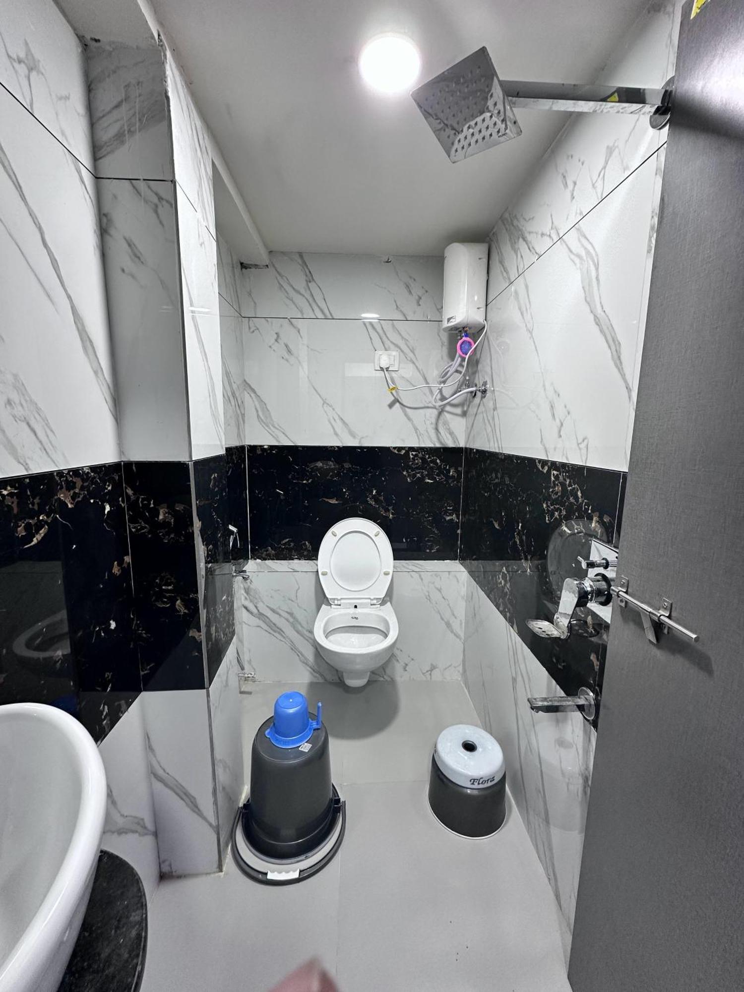 Hotel The Pacific Ahmedabad Airport 外观 照片