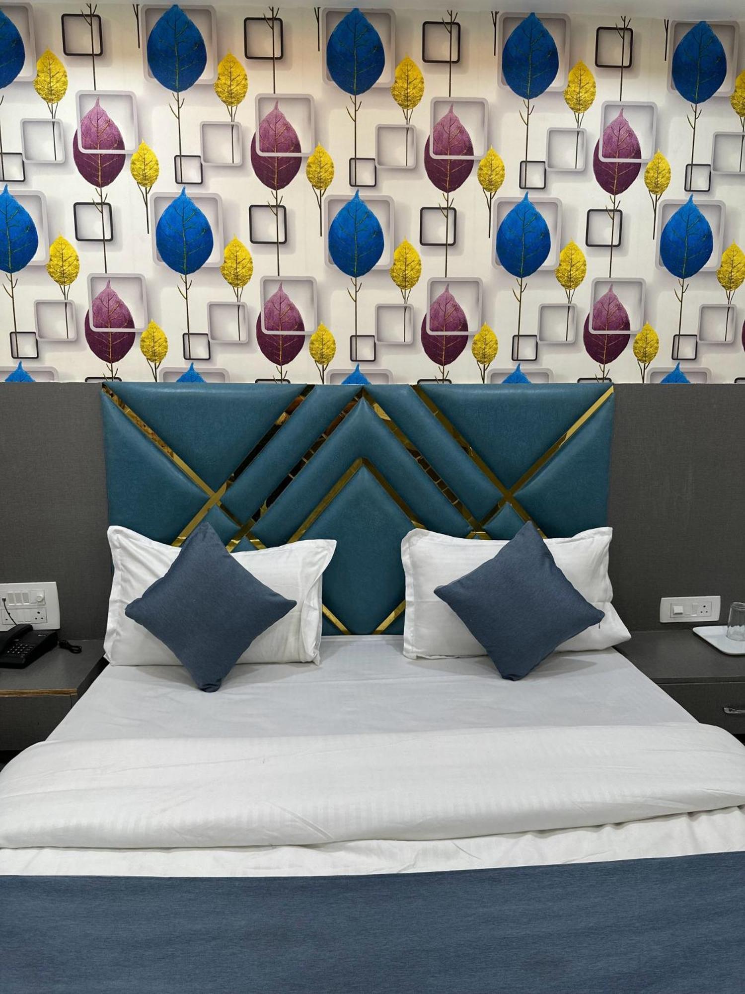 Hotel The Pacific Ahmedabad Airport 外观 照片