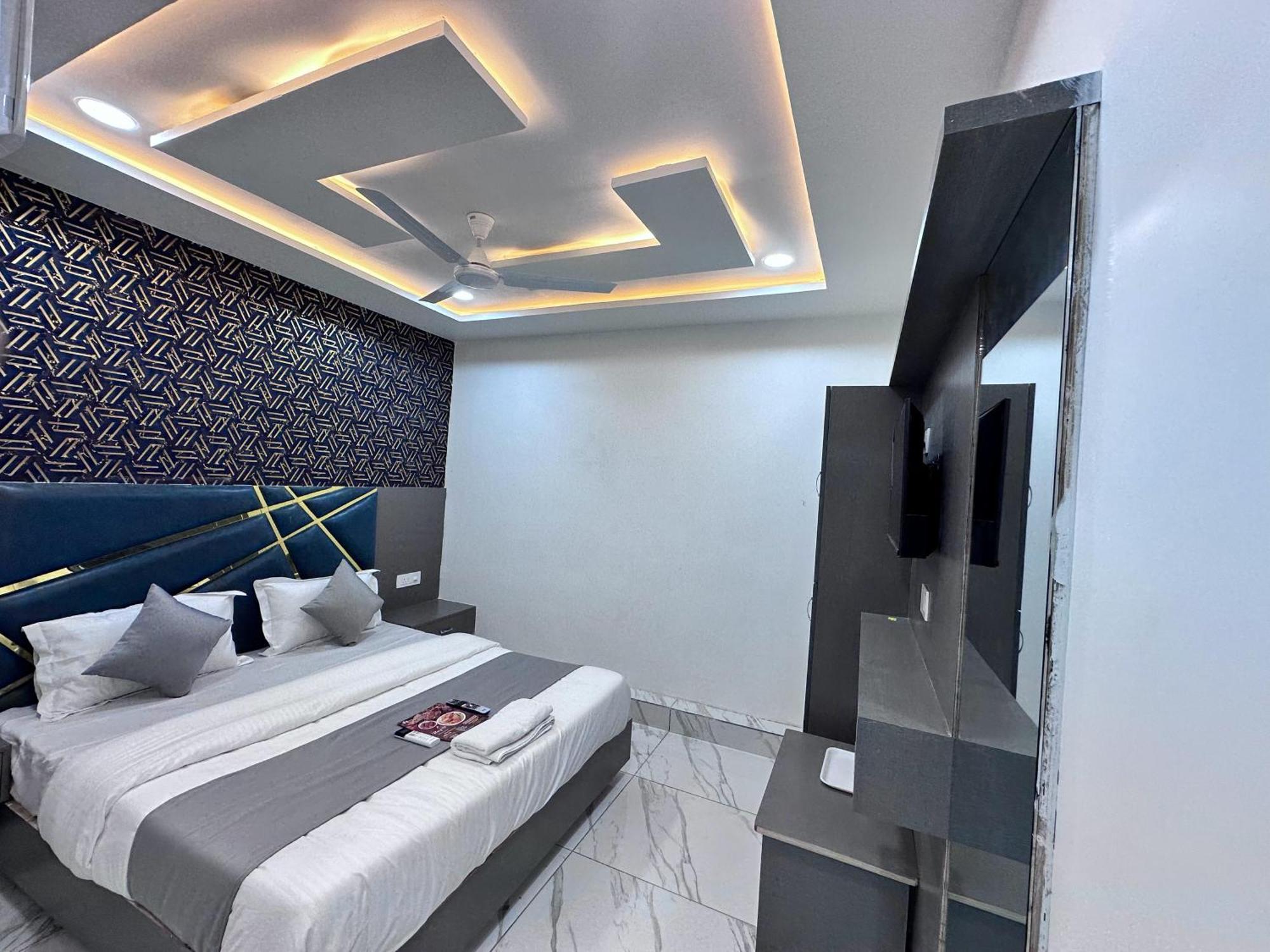 Hotel The Pacific Ahmedabad Airport 外观 照片