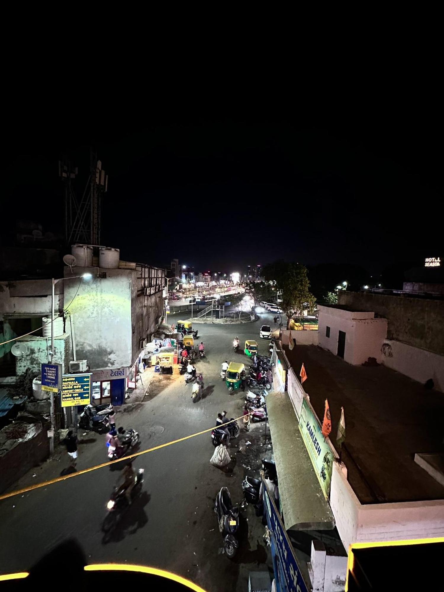 Hotel The Pacific Ahmedabad Airport 外观 照片
