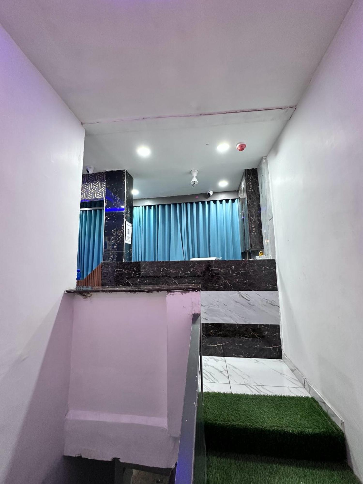 Hotel The Pacific Ahmedabad Airport 外观 照片