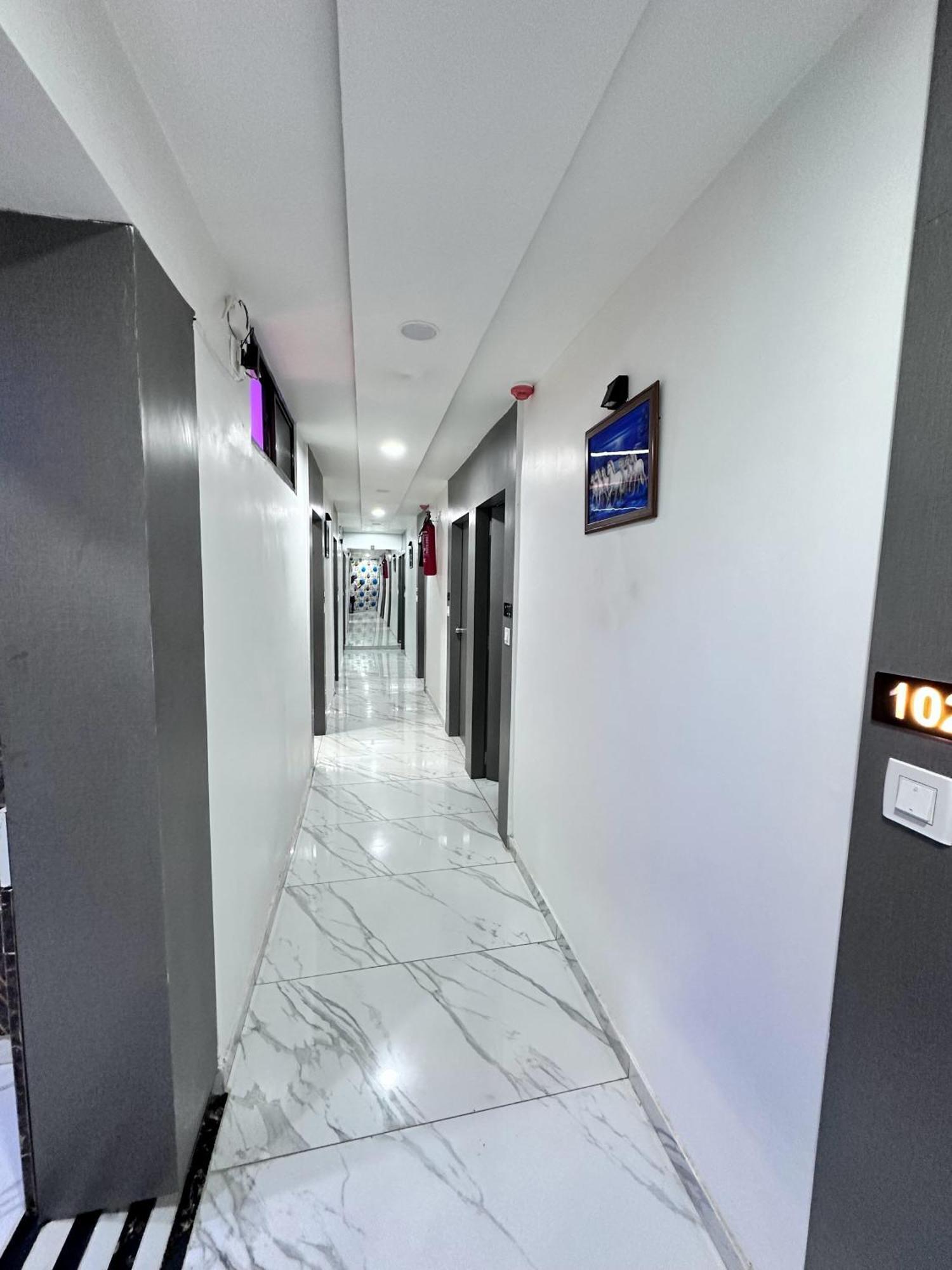 Hotel The Pacific Ahmedabad Airport 外观 照片