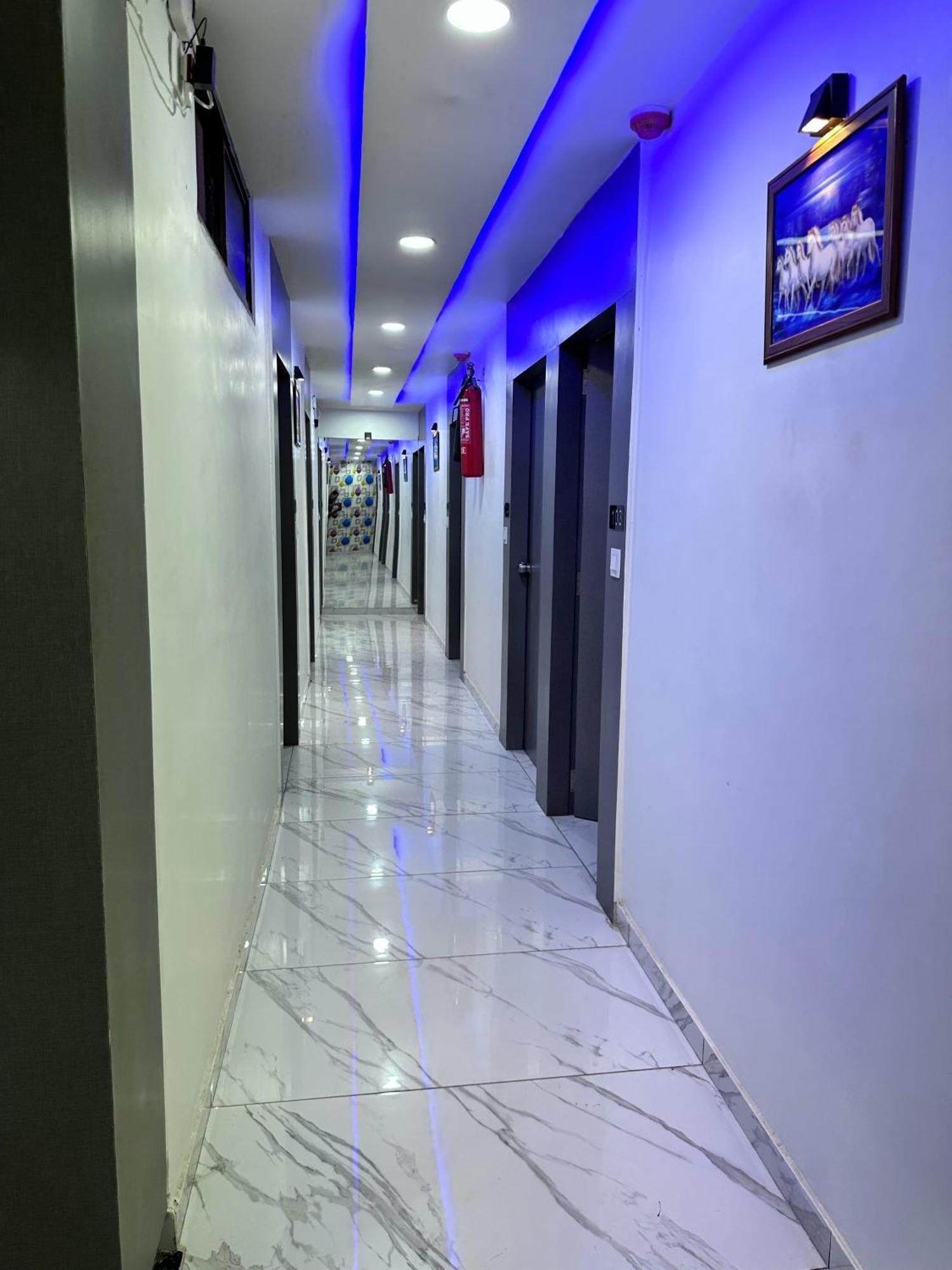 Hotel The Pacific Ahmedabad Airport 外观 照片