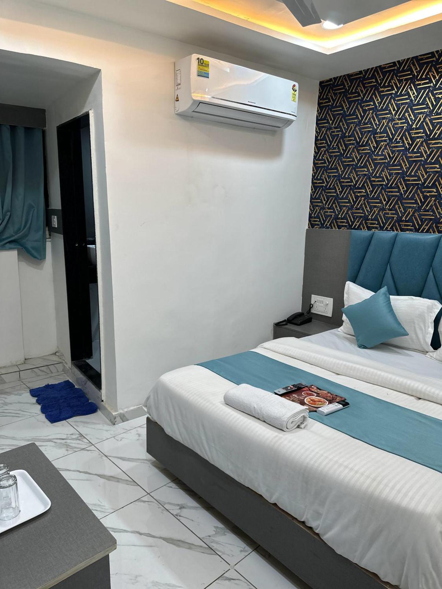 Hotel The Pacific Ahmedabad Airport 外观 照片
