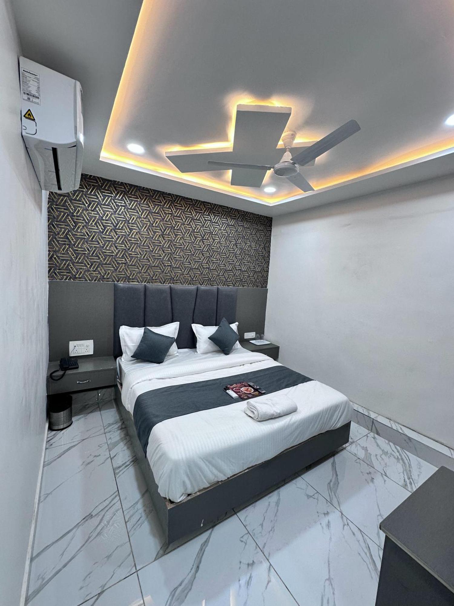 Hotel The Pacific Ahmedabad Airport 外观 照片