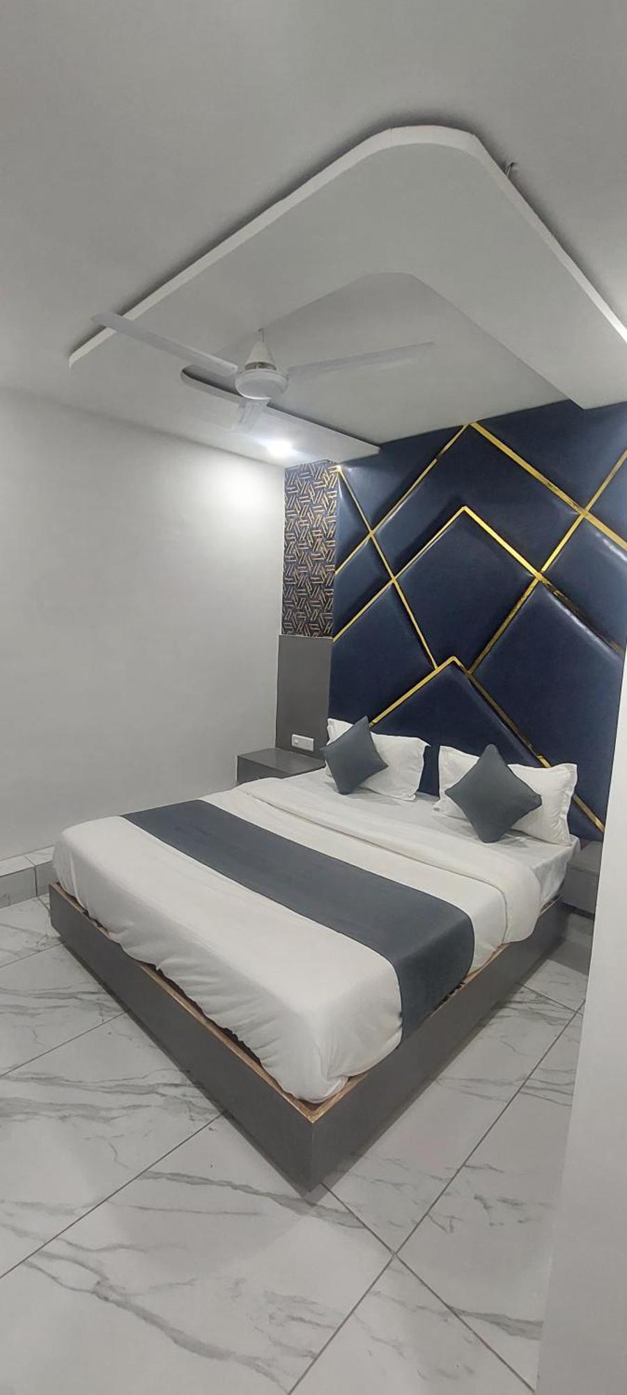 Hotel The Pacific Ahmedabad Airport 外观 照片
